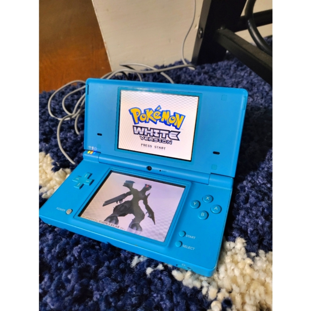 Nintendo DSi with Pokémon White